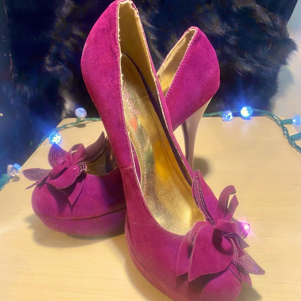 FUSCHIA HEELS 7 1/2